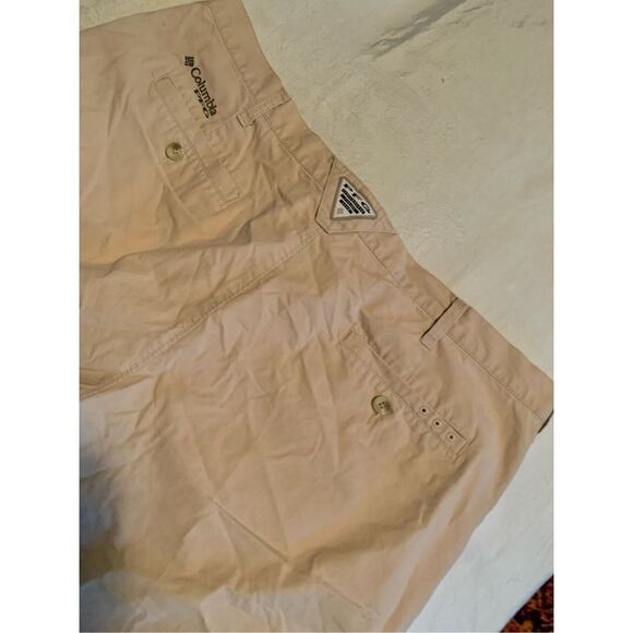Columbia Khaki Shorts with Georgia Logo - Picture 5 of 8